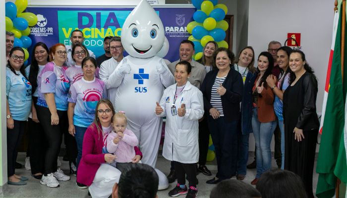 Foto: Roberto Dziura Jr/AEN Dia D de Multivacinação mobilizou 10 mil profissionais em 1.370 salas de aplicação pelo Paraná